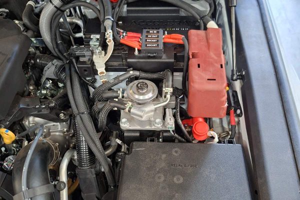 Under bonnet dual battery system in Prado 250